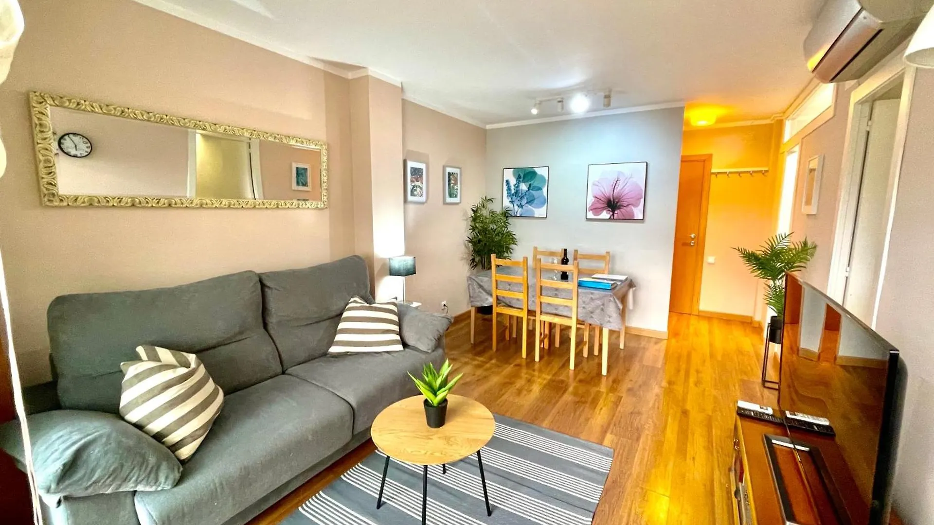 Seahomes Vacations, La Mer Bleue, Beach&Pool, Pk, Full Equipped In Fenals Beach Lloret de Mar 0*,  Spanje
