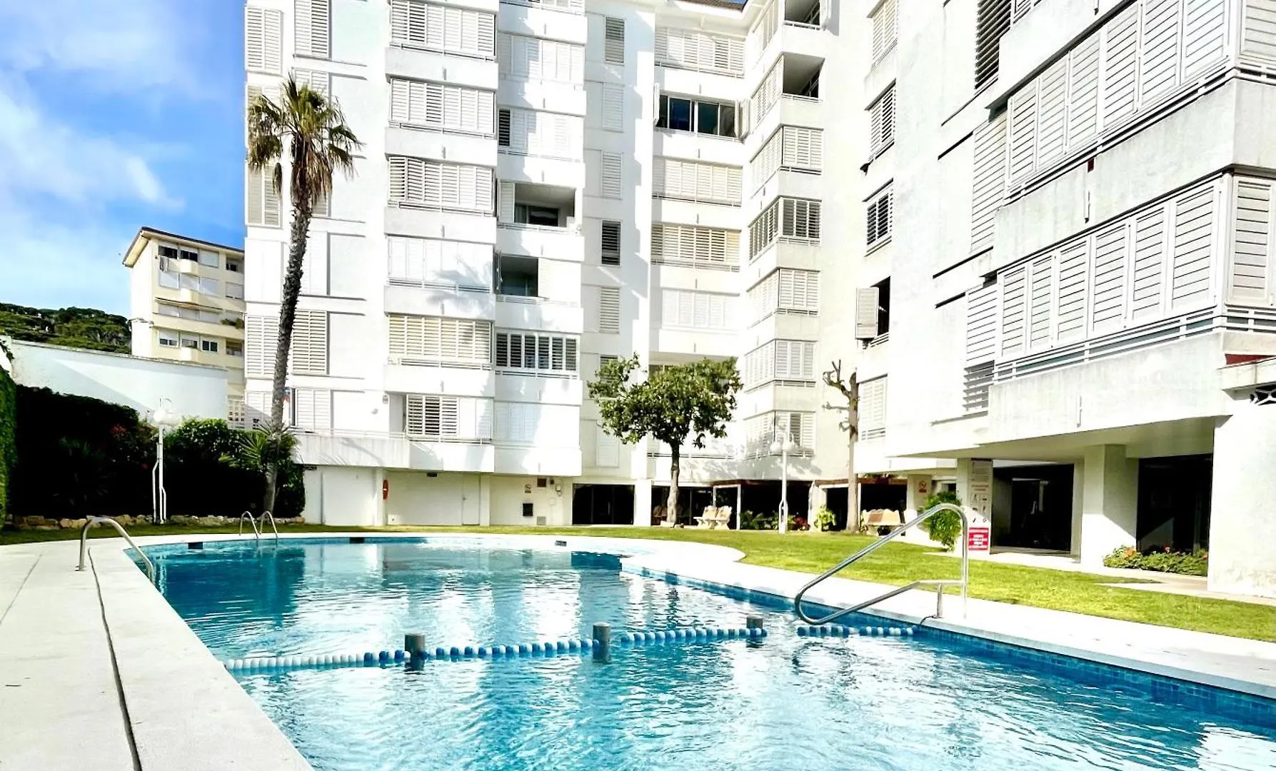 Seahomes Vacations, La Mer Bleue, Beach&Pool, Pk, Full Equipped In Fenals Beach Lloret de Mar Spanje